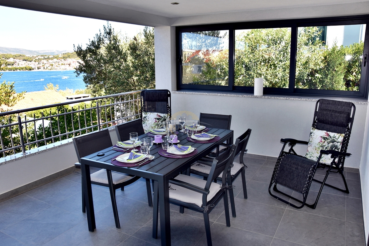 Casa finemente arredata a Čiovo/Okrug Gornji con splendida vista aperta